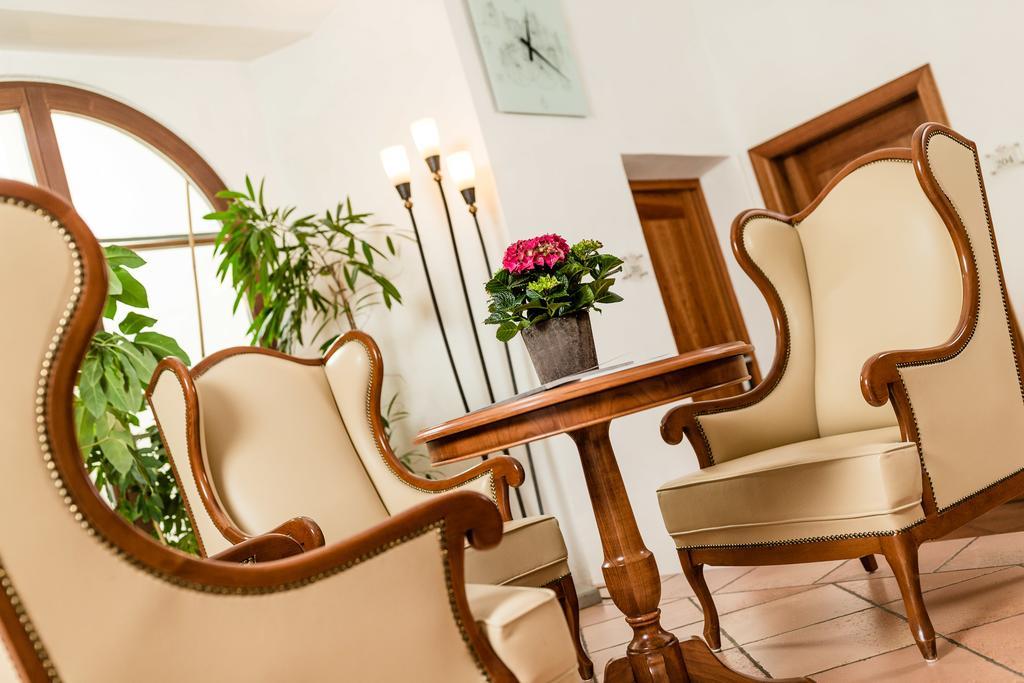 ויפיטנו Hotel Restaurant Lilie מראה חיצוני תמונה